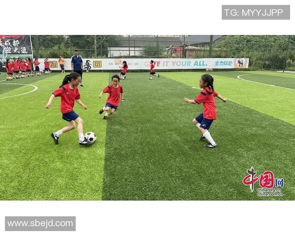 足球明星小土豆的成长之路与梦想追逐的精彩故事 足球明星小土豆的成长之路与梦想追逐的精彩故事